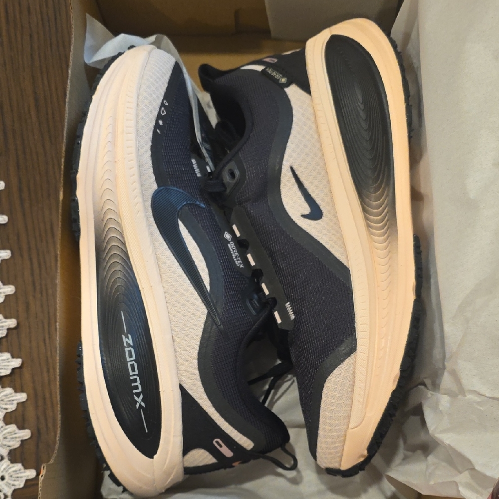 Nike Men's Black and Cream ZoomX Shoes